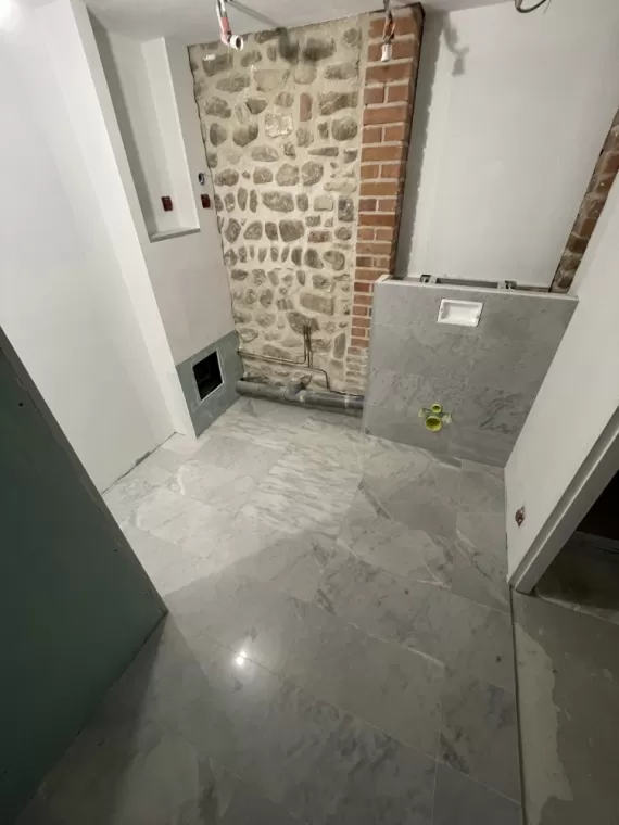 Pose de marbre dans une salle de bain à Saint-Just-Saint-Rambert