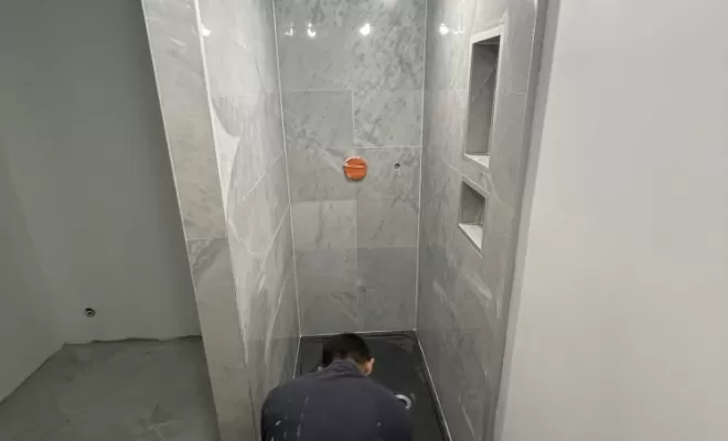 Pose de marbre dans une salle de bain à Saint-Just-Saint-Rambert
