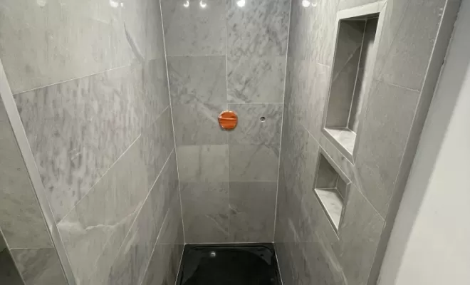 Pose de marbre dans une salle de bain à Saint-Just-Saint-Rambert