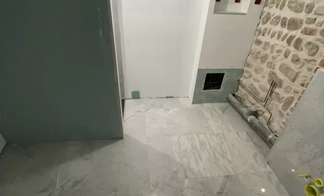 Pose de marbre dans une salle de bain à Saint-Just-Saint-Rambert